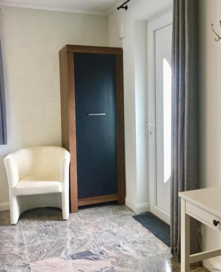 Neues Zimmerapartment Mit Bad Neckarwestheim 外观 照片