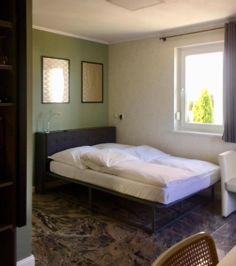 Neues Zimmerapartment Mit Bad Neckarwestheim 外观 照片